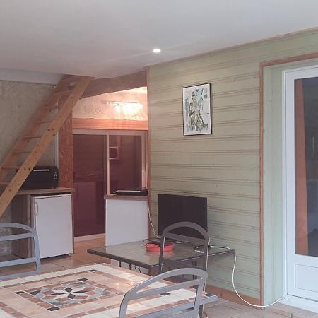 Gite Cosy, Sur Jardin, Terrasse Privee, Parking Au Calme En Rdc Gémozac エクステリア 写真